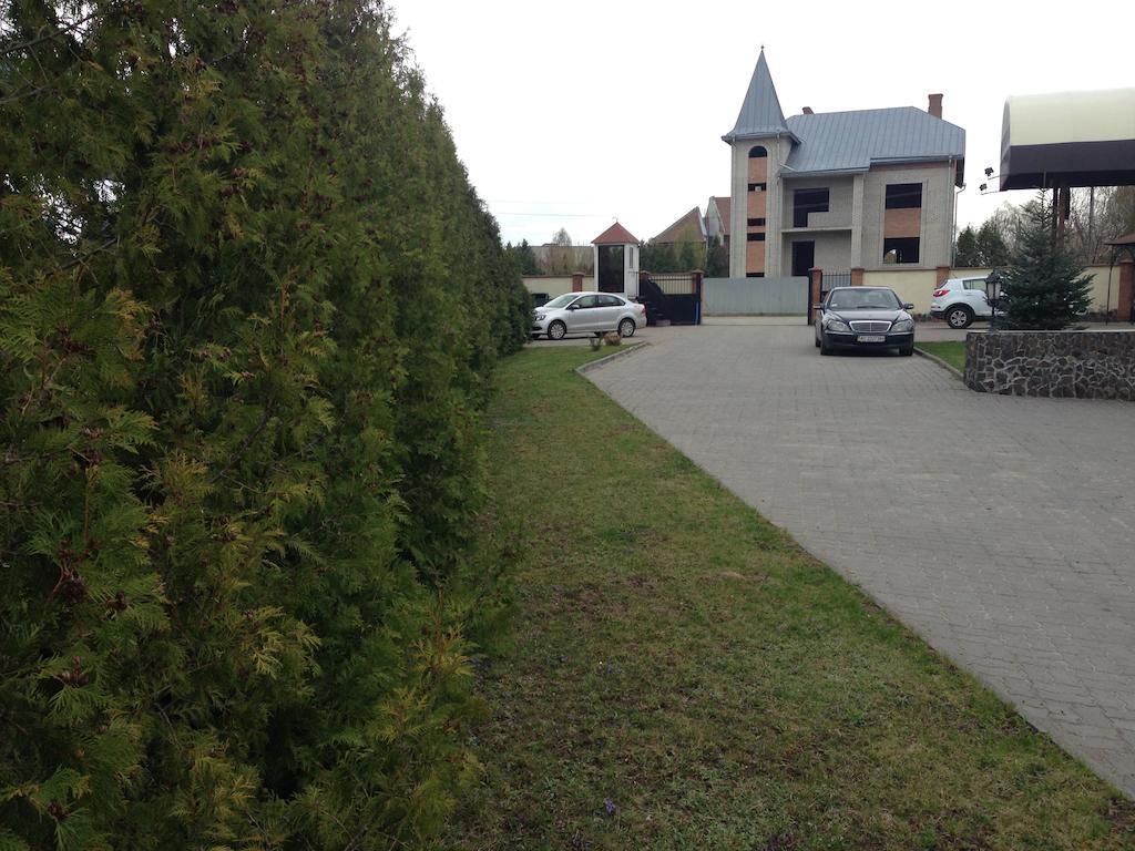 Formula Plus Motel Lutsʼk Extérieur photo